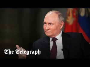 ¿Cuál es la trayectoria profesional de Tucker Carlson?