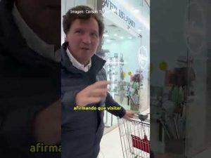 ¿Tiene Tucker Carlson una formación académica específica?