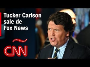 ¿Cuál es la cobertura principal de Tucker Carlson en su programa?
