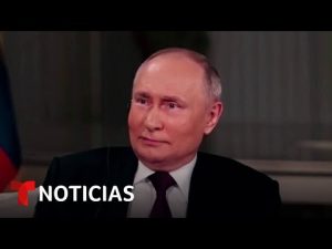 ¿Cómo empezó la carrera de Tucker Carlson en los medios de comunicación?