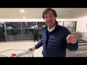 ¿Tiene Tucker Carlson una familia?